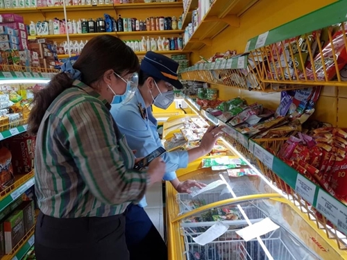 Hanoi Post Office organizes 472 points selling essential goods